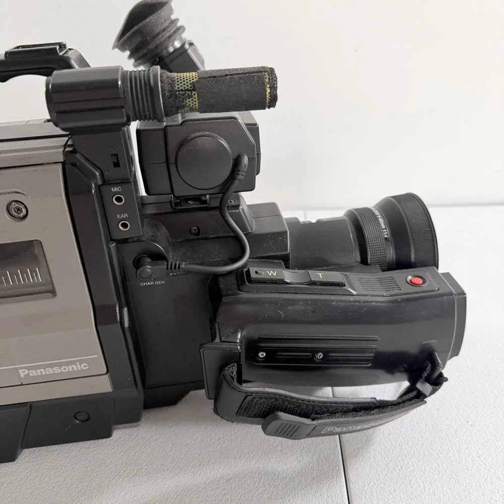 Panasonic AG-450 S-VHS Reporter Movie Camcorder AS IS FOR PARTS READ